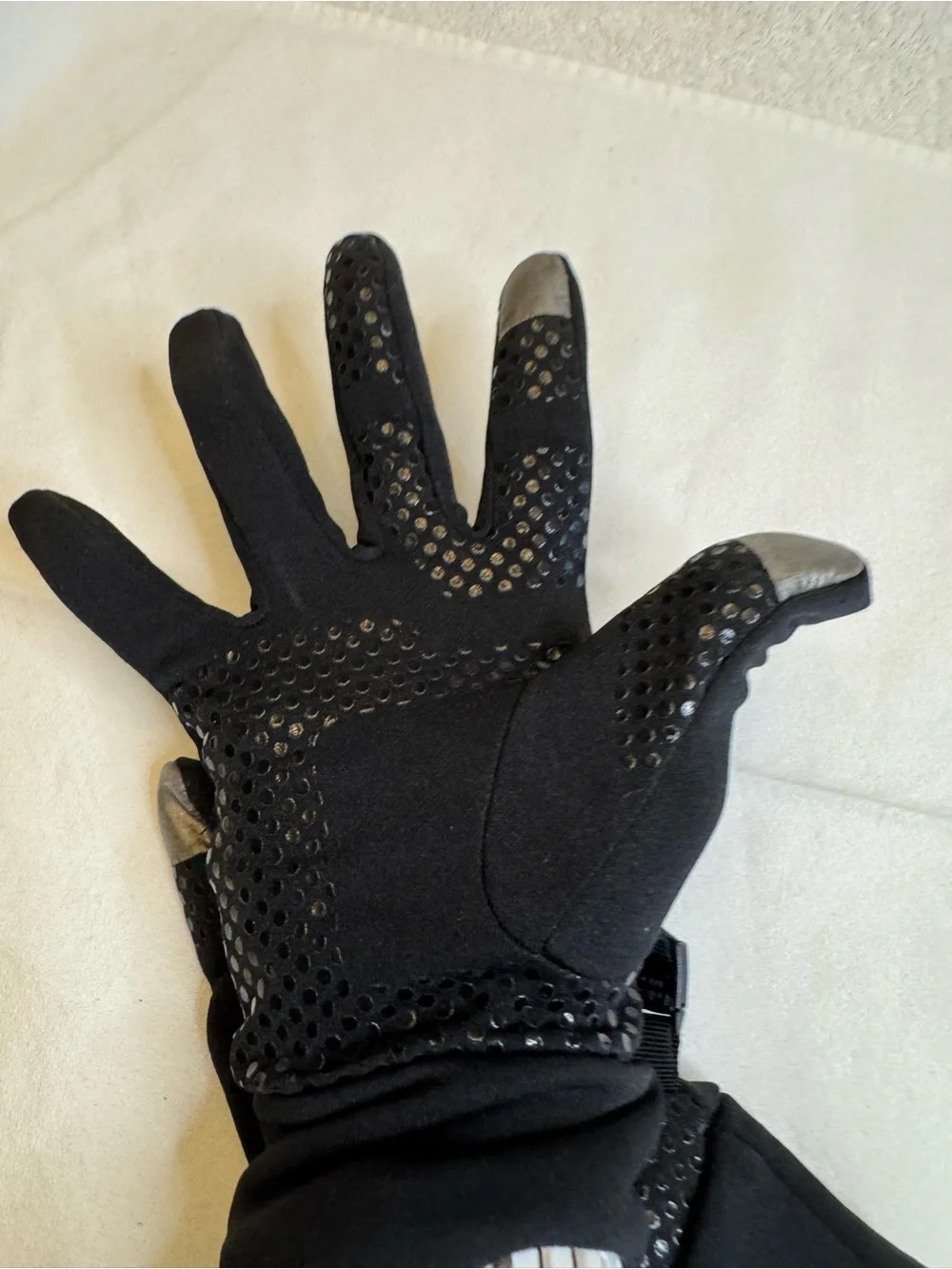 The North Face Women's S Black Etip Recycled Touchscreen Grip Fleece Gloves